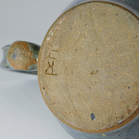 Artisan Handmade Stoneware Oil Vessel w Spout and Handle Tea or Coffee - Signed - Picture 5 of 10